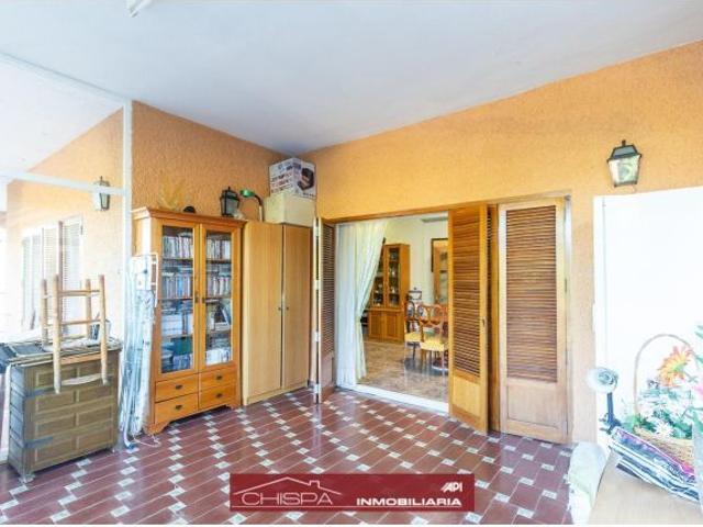 Gran chalet de ocho habitaciones con pista de tenis