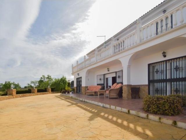 GRAN CHALET EN MORALEDA DE ZAFAYONA, GRANADA