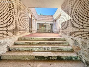 GRAN CHALET INDEPENDIENTE DE 708 M2 CON PISCINA PRIVADA EN VISTAHERMOSA, ALICANTE