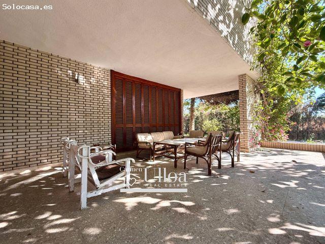 GRAN CHALET INDEPENDIENTE DE 708 M2 CON PISCINA PRIVADA EN VISTAHERMOSA, ALICANTE