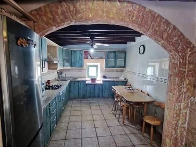 GRAN CORTIJO A LA VENTA EN GUAINOS