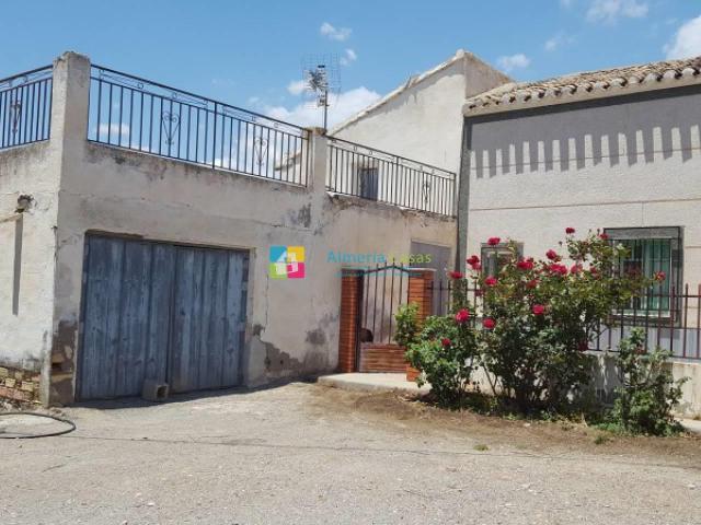 Gran cortijo, semi independiente muy bien situada en venta e. 260m² Oria