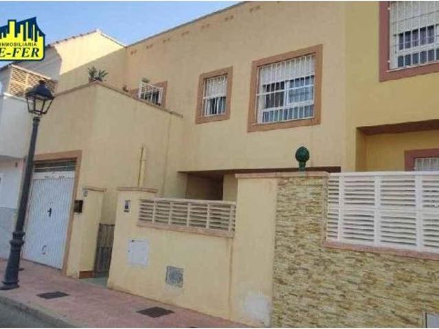GRAN DUPLEX DE 4 DORMITORIOS EN LA URBANIZACION EL POTRO DE HUERCAL DE ALMERIA. ARRENDADO