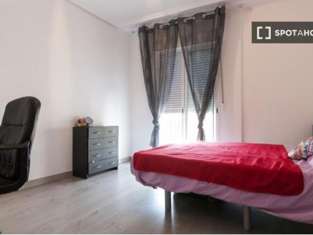 Gran habitación con escritorio en piso compartido, Benimaclet
