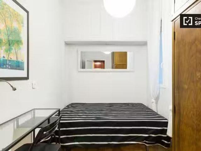 Gran habitación en piso compartido en Malasaña, Madrid