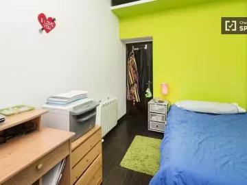 Gran habitación en piso compartido en Puerta del Ángel, Madrid