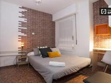 Gran habitación en piso compartido por Eixample, Barcelona