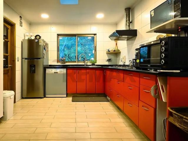 Gran parcela, lujosa casa ppal + casa adicional | 5 dormitorios por 17500.00 en Colina