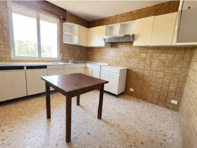 Gran piso con mucho potencial en A Mamoa – Ribeira