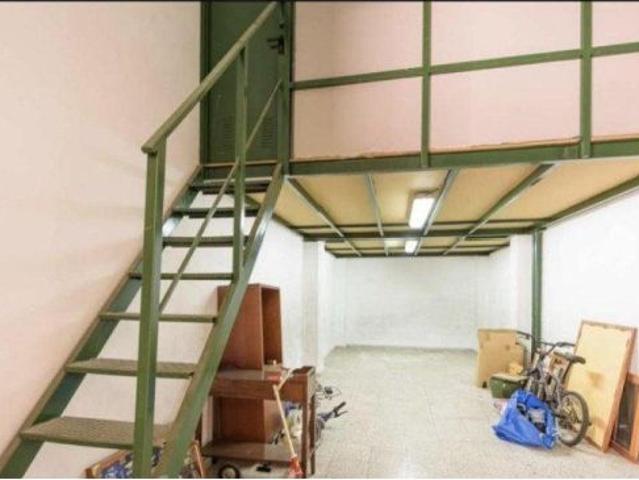 Gran Piso con Garaje, Trastero y Azotea en La Trinidad, Málaga – Ideal para Reformar y Potenciar su