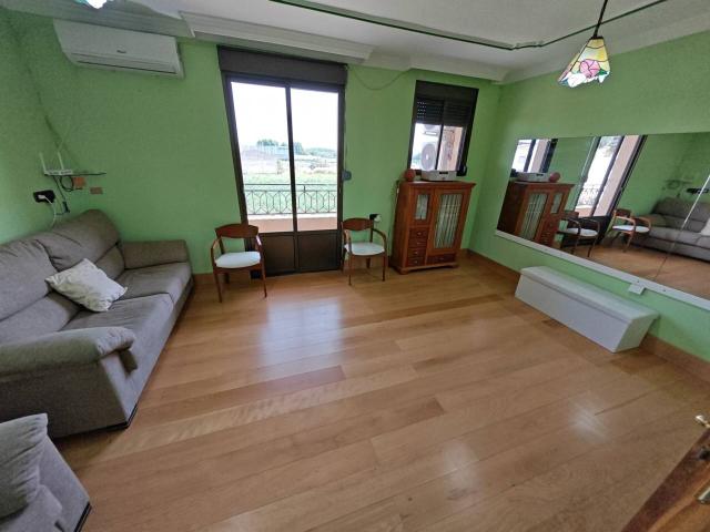GRAN PISO CON TERRAZA ZONA MERCADONA NUEVO