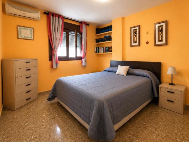 GRAN PISO DE 3 HABITACIONES, 1 BAÑO Y 1 ASEO, ORIENTACIÓN SUR ESTE