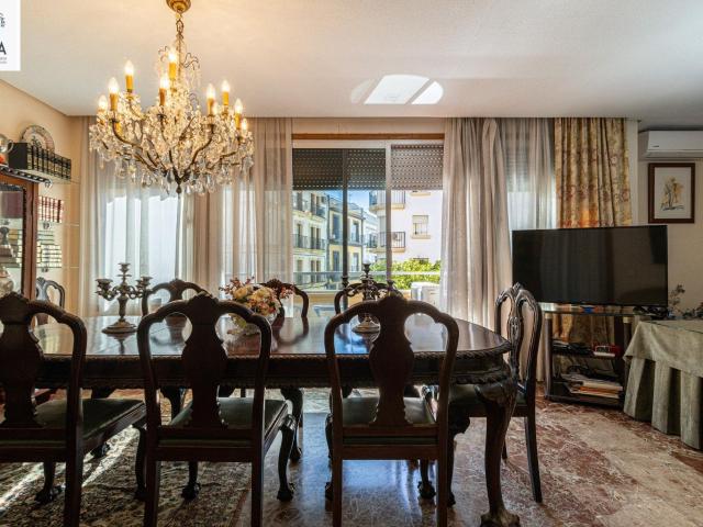 Gran piso de 150m2 con terraza y orientación SUR – Calle Arcos Centro