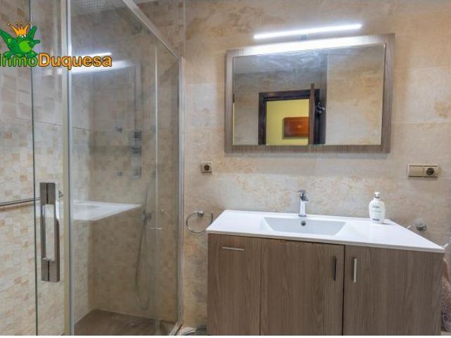 Gran piso de 327 m2 en pleno centro de Granada con 2 plazas de garaje y trastero