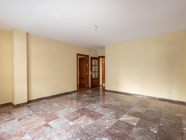 GRAN PISO DE DOS DORMITORIOS EN ZONA CONSTITUCION
