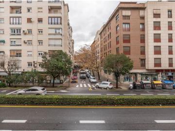 Gran piso en camino de ronda frente a universidad de ciencias