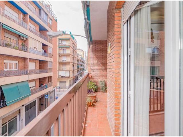 GRAN PISO EN ZONA ARABIAL!