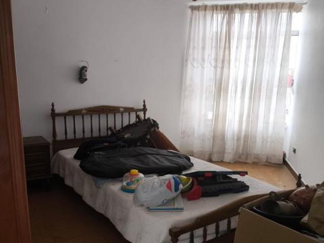 Gran Piso para reformar en calle Estrella, Carballo
