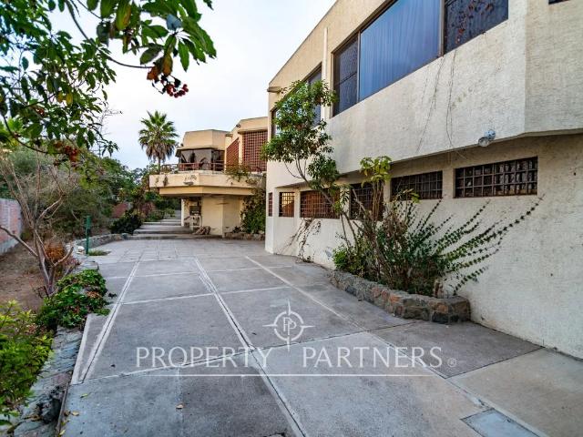 Gran Propiedad Con Terreno De 2.650m2 Ideal Para.