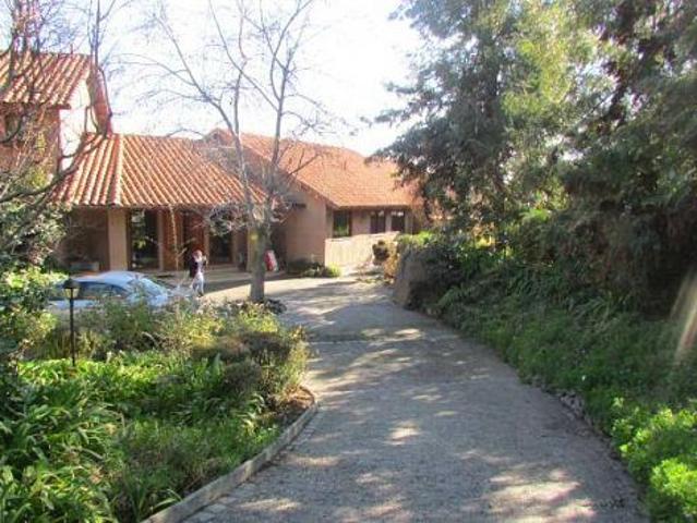 GRAN RESIDENCIA EMPLAZADA EN 4.300 M2 TERRENO COND ARBORETUM