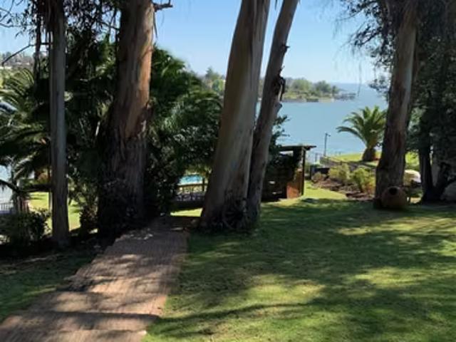 Gran sitio c/ 2 casas ambas c/ orilla de lago y embarcadero | 11 dormitorios por 17900.00 en Las Cabras