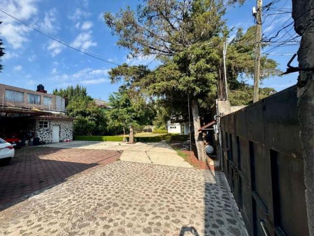 GRAN TERRENO CON CASA LINDISIMA
