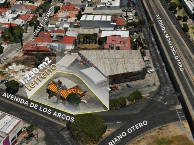 Gran Terreno en Venta sobre Av. Arcos – Uso Mixto, Ideal para Desarrollo