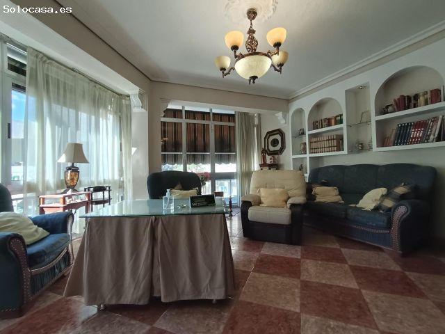 Gran vivienda con 5 dormitorios junto avenida Barcelona!