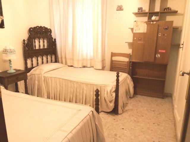 GRAN VIVIENDA CON SALÓN DOBLE COMPLETA DE MUEBLES JUNTO AL RECTORADO AVDA DE MEDINA AZAHARA