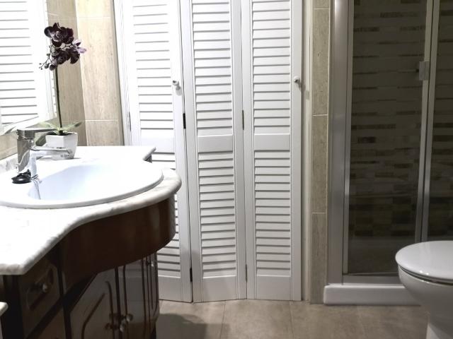GRAN VIVIENDA CON SALÓN DOBLE COMPLETA DE MUEBLES JUNTO AL RECTORADO AVDA DE MEDINA AZAHARA