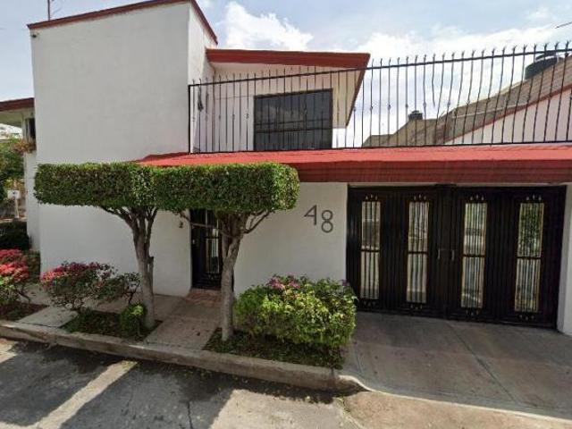 Casa con 197 m² superficie de terreno, 4 habitaciones en venta por REMATE BANCARIO en Floresta