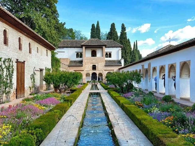 Granada Moliner, Granada