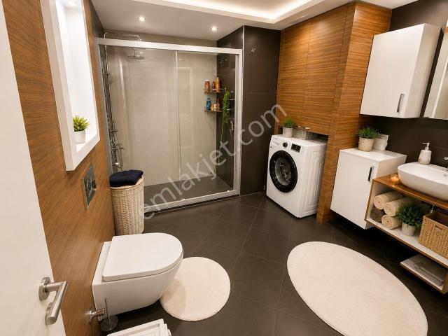 Granada Residence'da Havuz Cepheli 200m2 Büyük Tip Satılık Daire