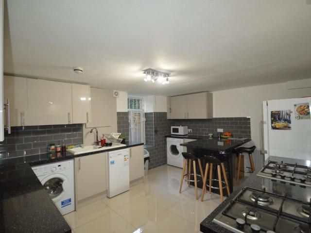 Granby Road, Leeds LS6 6 bed terraced house to rent £3,380 pcm £780 pw