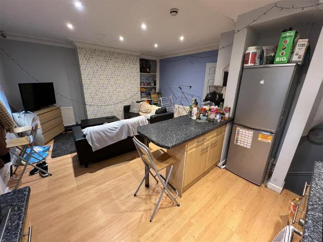 Granby Terrace, Headingley, Leeds. 4 bed terraced house to rent £2,236 pcm £516 pw