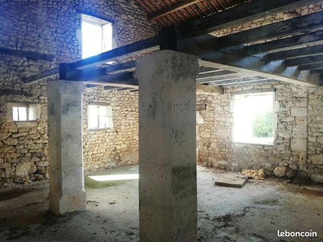 Grange 110 m², terrain, dépendances