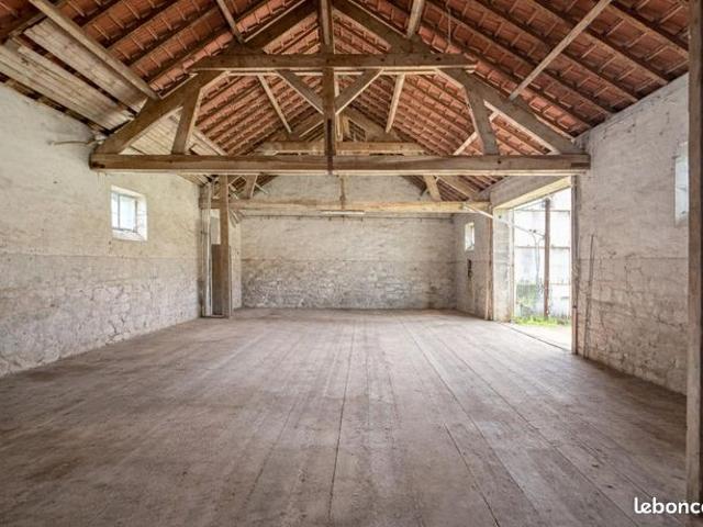 Grange 1 pièce 121 m²
