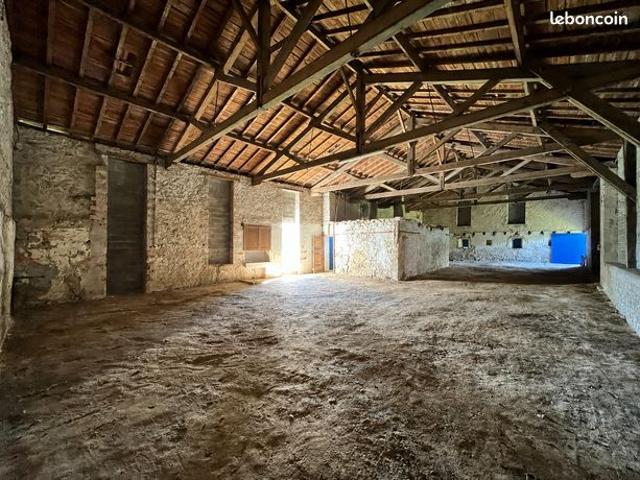 Grange 1 pièce 230 m²