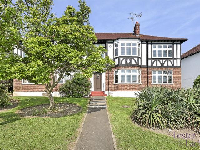 Grange Court, High Road, Loughton IG10, 2 bed flat to rent, £1,750 pcm | PrimeLocation