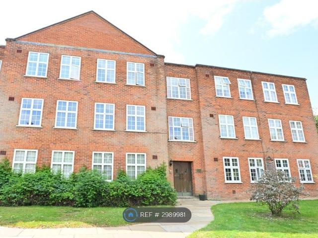 Grange Court, St Albans AL3, 3 bed flat to rent, £2,300 pcm | PrimeLocation