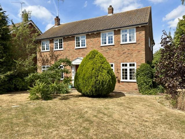 Grange Close, Ingrave, Brentwood 5 bed detached house to rent £2,750 pcm £635 pw