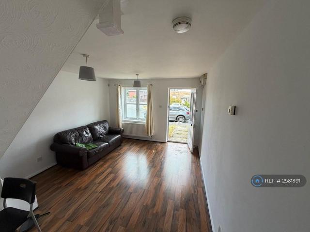 Grange Close, Leeds, LS10 2 bed end of terrace house to rent £1,045 pcm £241 pw