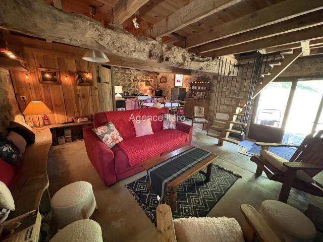 Grange A Usage D'habitation 1ha de terrain Bien Rare E. 90m² Escot