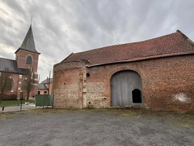 Grange à réhabiliter au centre du village