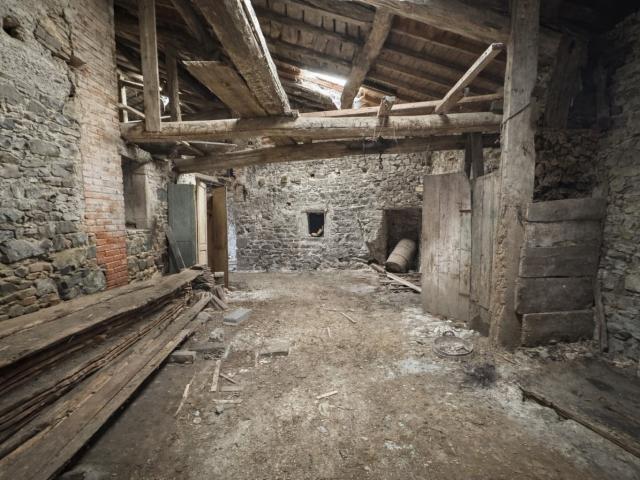 GRANGE A REHABILITER SAINT JULIEN SUR BIBOST CREATION 3 LOGEMENTS