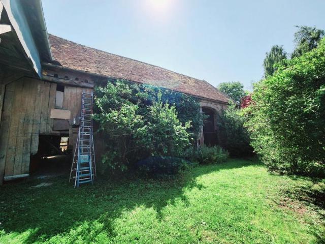 GRANGE A RESTAURER