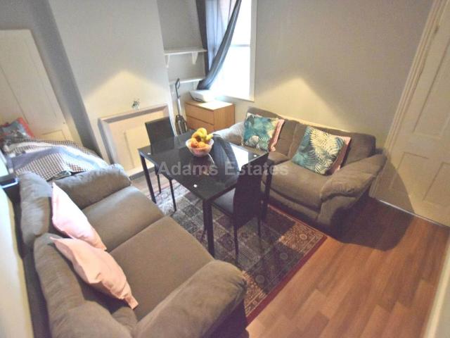 Grange Ave, Reading RG6, 4 bed terraced house to rent, £2,600 pcm | PrimeLocation