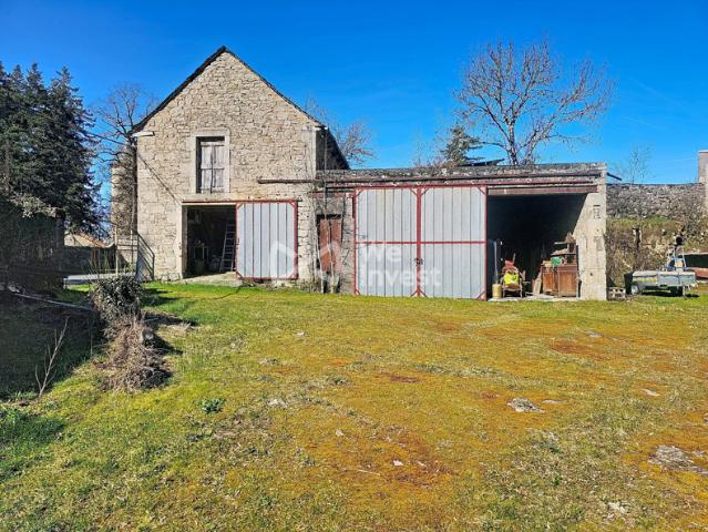 Grange avec garage attenant et 1000m² de terrain