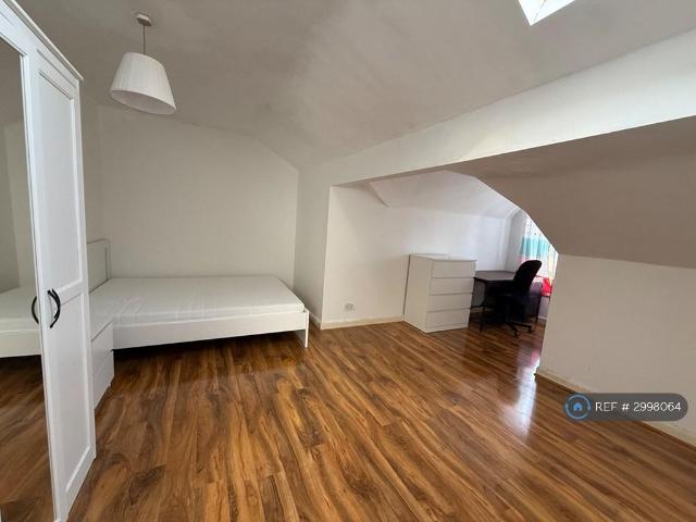 Grange Avenue, Leeds, LS7 1 bed in a house share to rent £429 pcm £99 pw