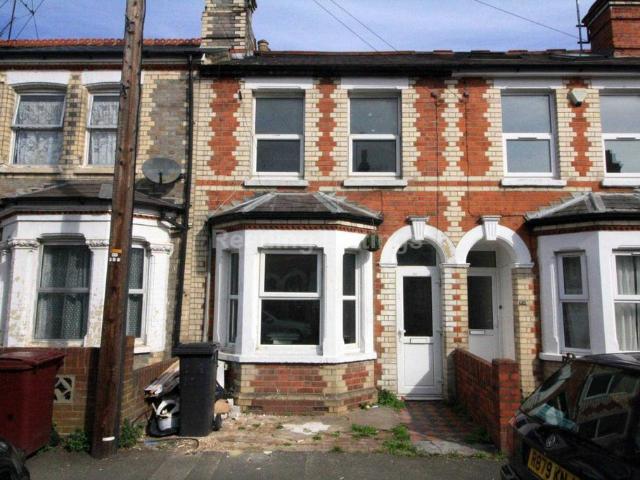 Grange Avenue, Reading 3 bed terraced house £1,800 pcm £415 pw